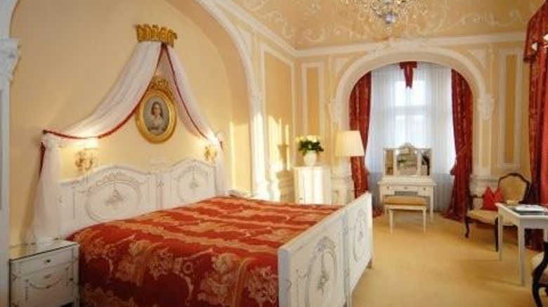 <b>Bristol Hotel Room</b>. Images powered by <a href="https://iceportal.shijigroup.com/" title="IcePortal" target="_blank">IcePortal</a>.