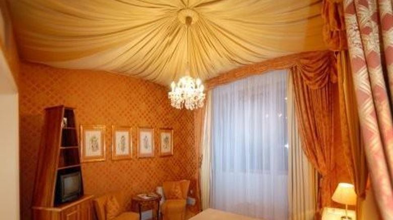 <b>Bristol Hotel Room</b>. Images powered by <a href="https://iceportal.shijigroup.com/" title="IcePortal" target="_blank">IcePortal</a>.