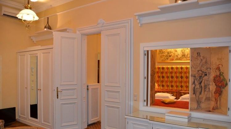 Bristol Hotel Suite