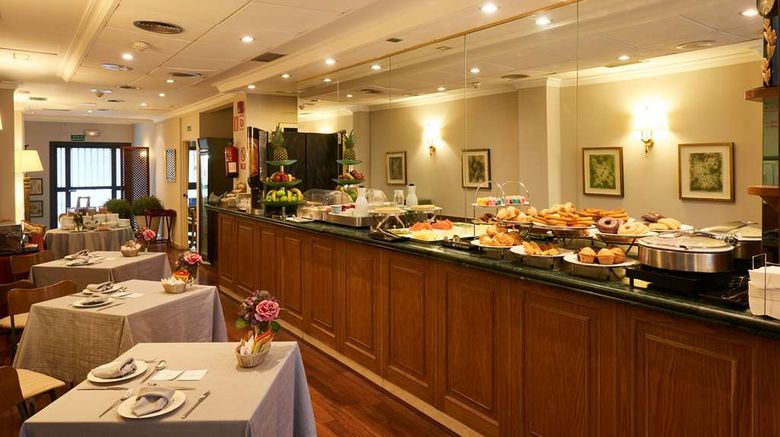 <b>Suites Barrio De Salamanca Restaurant</b>. Images powered by <a href="https://iceportal.shijigroup.com/" title="IcePortal" target="_blank">IcePortal</a>.