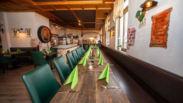 <b>Hotel Perlach Allee Hof Restaurant</b>. Images powered by <a href="https://iceportal.shijigroup.com/" title="IcePortal" target="_blank">IcePortal</a>.