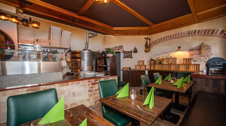 <b>Hotel Perlach Allee Hof Restaurant</b>. Images powered by <a href="https://iceportal.shijigroup.com/" title="IcePortal" target="_blank">IcePortal</a>.