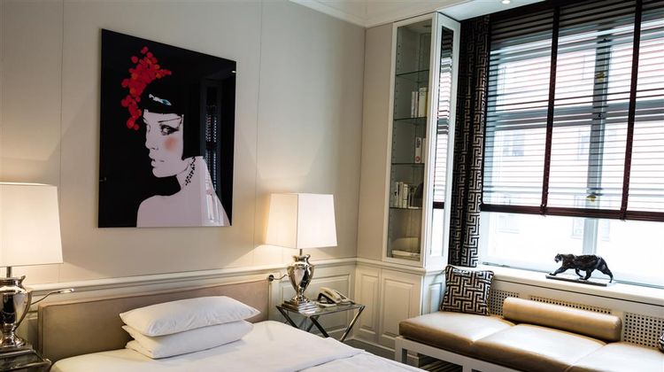 Hotel Opera Room