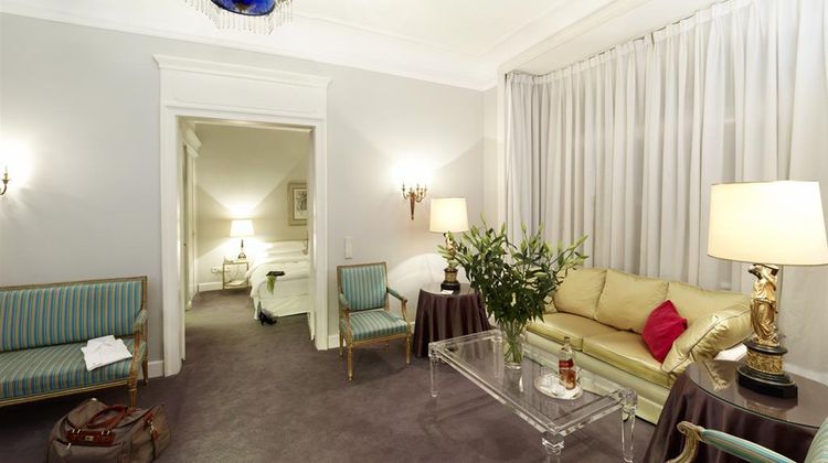 Hotel Opera Room