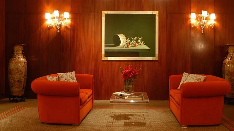 <b>Hotel De la Ville Lobby</b>. Images powered by <a href="https://iceportal.shijigroup.com/" title="IcePortal" target="_blank">IcePortal</a>.