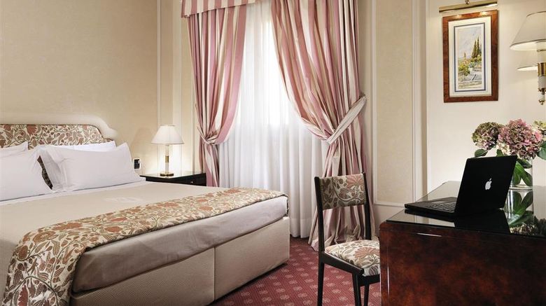 <b>Hotel De la Ville Room</b>. Images powered by <a href="https://iceportal.shijigroup.com/" title="IcePortal" target="_blank">IcePortal</a>.