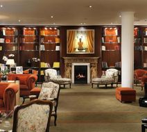 Hotel De la Ville Lobby