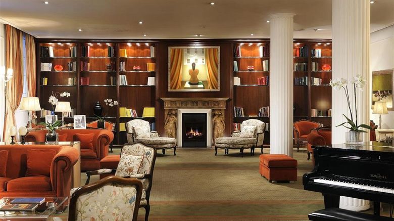 <b>Hotel De la Ville Lobby</b>. Images powered by <a href="https://iceportal.shijigroup.com/" title="IcePortal" target="_blank">IcePortal</a>.