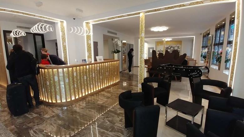 <b>Aida Opera Hotel Lobby</b>. Images powered by <a href="https://iceportal.shijigroup.com/" title="IcePortal" target="_blank">IcePortal</a>.
