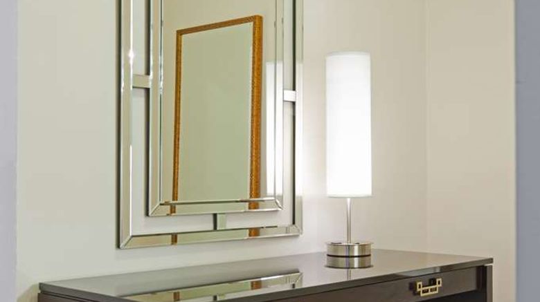 <b>State Plaza Room</b>. Images powered by <a href="https://iceportal.shijigroup.com/" title="IcePortal" target="_blank">IcePortal</a>.