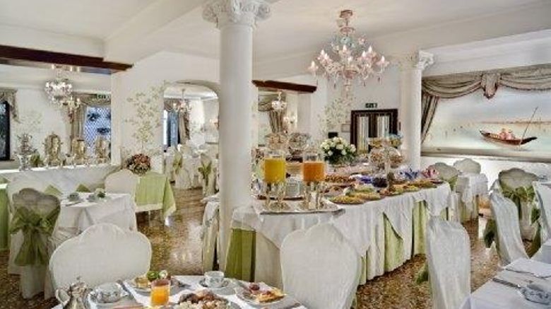<b>Hotel Giorgione Restaurant</b>. Images powered by <a href="https://iceportal.shijigroup.com/" title="IcePortal" target="_blank">IcePortal</a>.