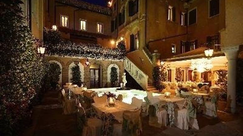 <b>Hotel Giorgione Restaurant</b>. Images powered by <a href="https://iceportal.shijigroup.com/" title="IcePortal" target="_blank">IcePortal</a>.