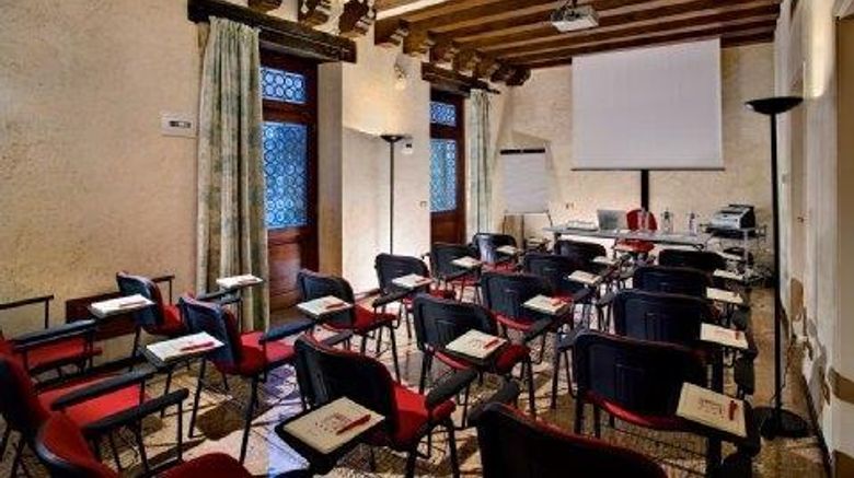 <b>Hotel Giorgione Meeting</b>. Images powered by <a href="https://iceportal.shijigroup.com/" title="IcePortal" target="_blank">IcePortal</a>.