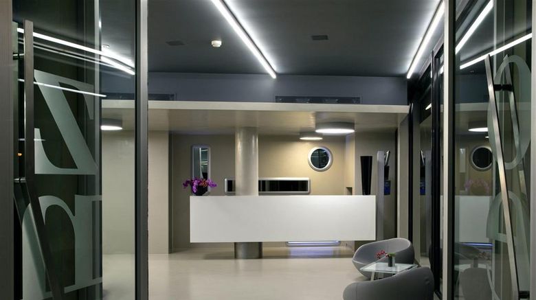 <b>Zone Hotel Lobby</b>. Images powered by <a href="https://iceportal.shijigroup.com/" title="IcePortal" target="_blank">IcePortal</a>.