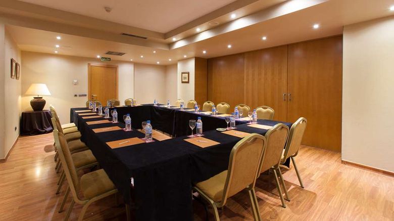 <b>Silken Luis de Leon Meeting</b>. Images powered by <a href="https://iceportal.shijigroup.com/" title="IcePortal" target="_blank">IcePortal</a>.