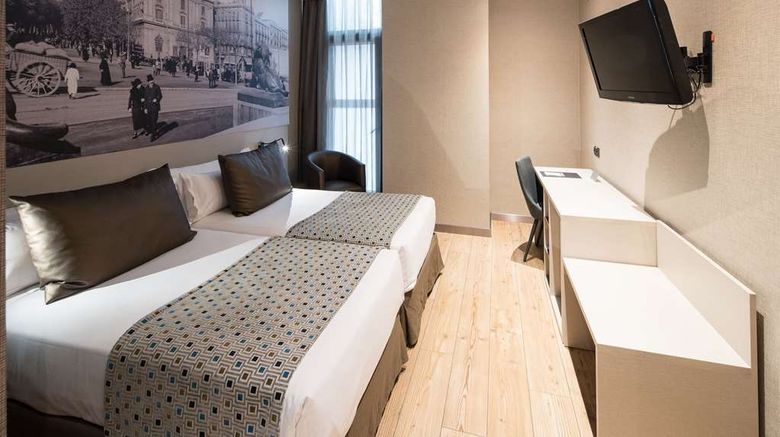 <b>Catalonia Born Hotel Room</b>. Images powered by <a href="https://iceportal.shijigroup.com/" title="IcePortal" target="_blank">IcePortal</a>.