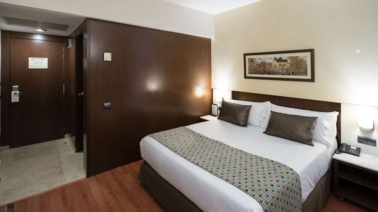 <b>Catalonia Born Hotel Room</b>. Images powered by <a href="https://iceportal.shijigroup.com/" title="IcePortal" target="_blank">IcePortal</a>.