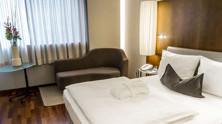 <b>The Penz Hotel Room</b>. Images powered by <a href="https://iceportal.shijigroup.com/" title="IcePortal" target="_blank">IcePortal</a>.