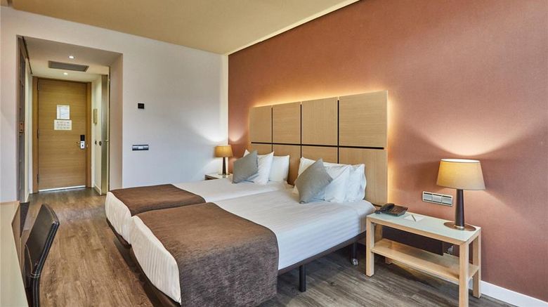 <b>Silken Puerta Valencia Room</b>. Images powered by <a href="https://iceportal.shijigroup.com/" title="IcePortal" target="_blank">IcePortal</a>.