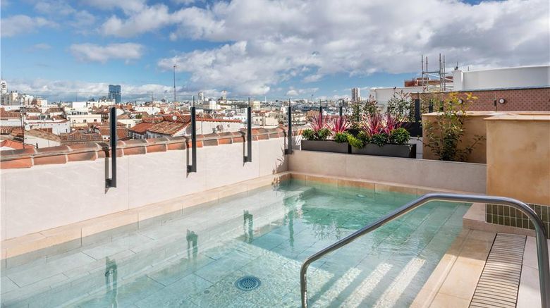 <b>Catalonia Atocha Pool</b>. Images powered by <a href="https://iceportal.shijigroup.com/" title="IcePortal" target="_blank">IcePortal</a>.