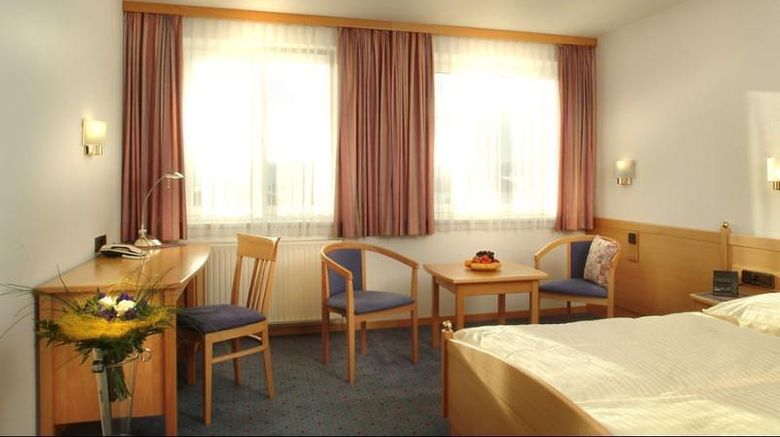 <b>AirportHotel Salzburg Room</b>. Images powered by <a href="https://iceportal.shijigroup.com/" title="IcePortal" target="_blank">IcePortal</a>.