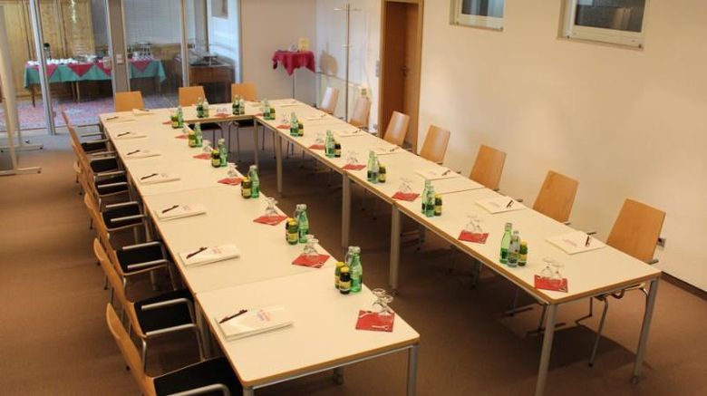 <b>AirportHotel Salzburg Meeting</b>. Images powered by <a href="https://iceportal.shijigroup.com/" title="IcePortal" target="_blank">IcePortal</a>.