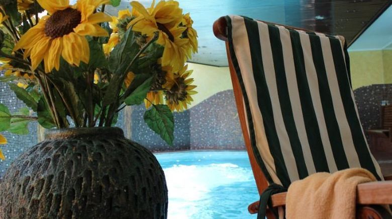 <b>AirportHotel Salzburg Pool</b>. Images powered by <a href="https://iceportal.shijigroup.com/" title="IcePortal" target="_blank">IcePortal</a>.