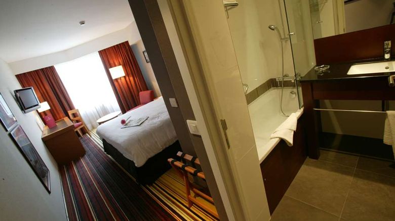 <b>New Hotel Charlemagne Room</b>. Images powered by <a href="https://iceportal.shijigroup.com/" title="IcePortal" target="_blank">IcePortal</a>.