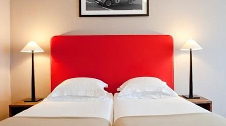 <b>New Hotel Charlemagne Room</b>. Images powered by <a href="https://iceportal.shijigroup.com/" title="IcePortal" target="_blank">IcePortal</a>.