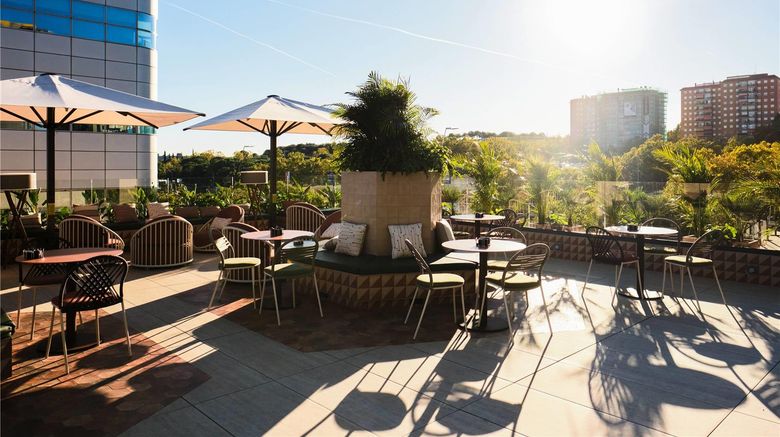 <b>Catalonia Gran Hotel Verdi Pool</b>. Images powered by <a href="https://iceportal.shijigroup.com/" title="IcePortal" target="_blank">IcePortal</a>.