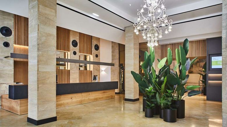 <b>Silken Reino de Aragon Lobby</b>. Images powered by <a href="https://iceportal.shijigroup.com/" title="IcePortal" target="_blank">IcePortal</a>.