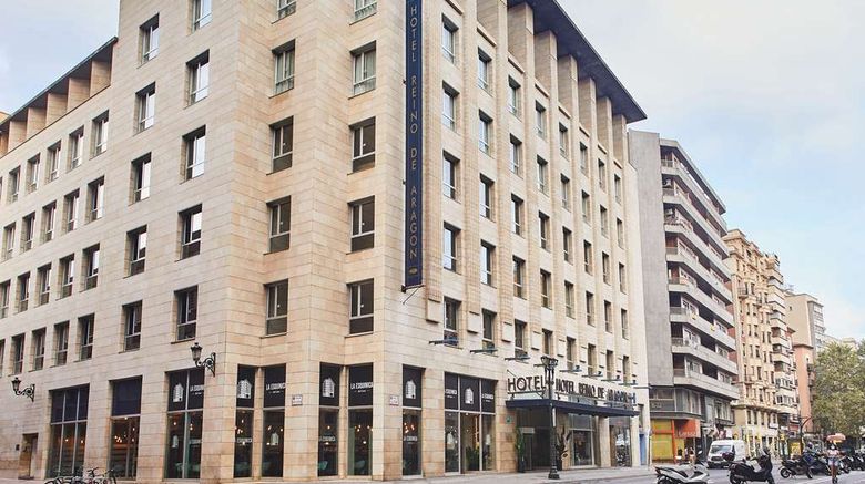 <b>Silken Reino de Aragon Exterior</b>. Images powered by <a href="https://iceportal.shijigroup.com/" title="IcePortal" target="_blank">IcePortal</a>.