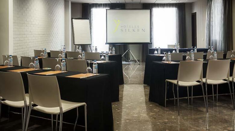 <b>Hotel Silken El Ramblas Meeting</b>. Images powered by <a href="https://iceportal.shijigroup.com/" title="IcePortal" target="_blank">IcePortal</a>.