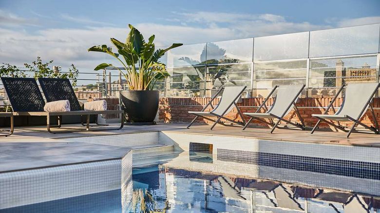 <b>Hotel Silken El Ramblas Pool</b>. Images powered by <a href="https://iceportal.shijigroup.com/" title="IcePortal" target="_blank">IcePortal</a>.
