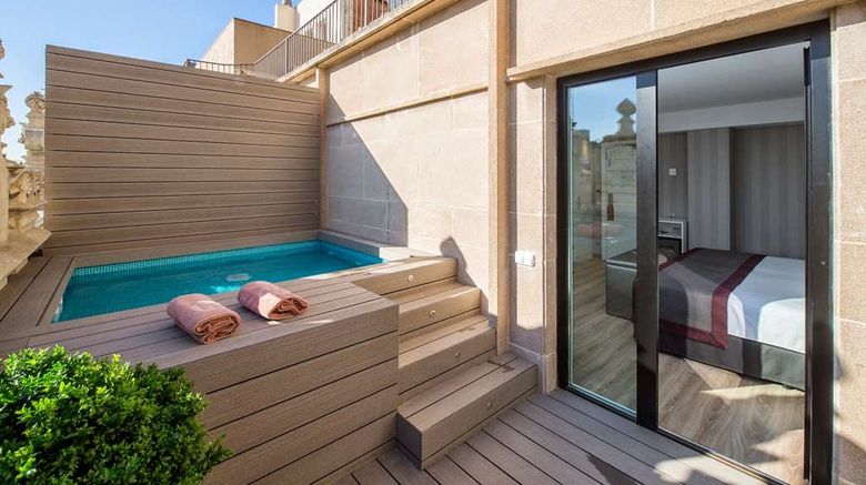 <b>Catalonia Plaza Cataluna Suite</b>. Images powered by <a href="https://iceportal.shijigroup.com/" title="IcePortal" target="_blank">IcePortal</a>.