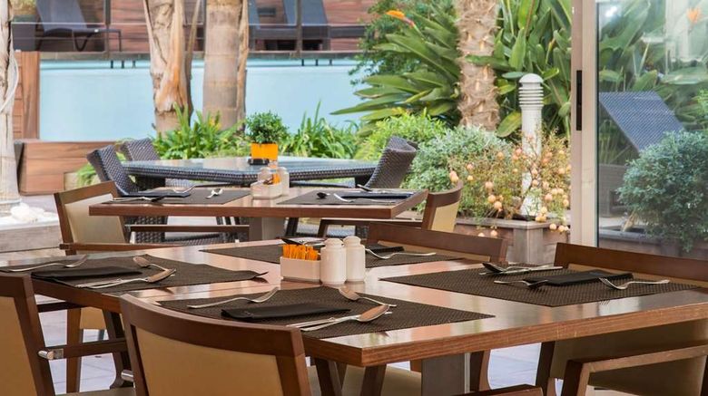 <b>Catalonia Portal Del Angel Restaurant</b>. Images powered by <a href="https://iceportal.shijigroup.com/" title="IcePortal" target="_blank">IcePortal</a>.