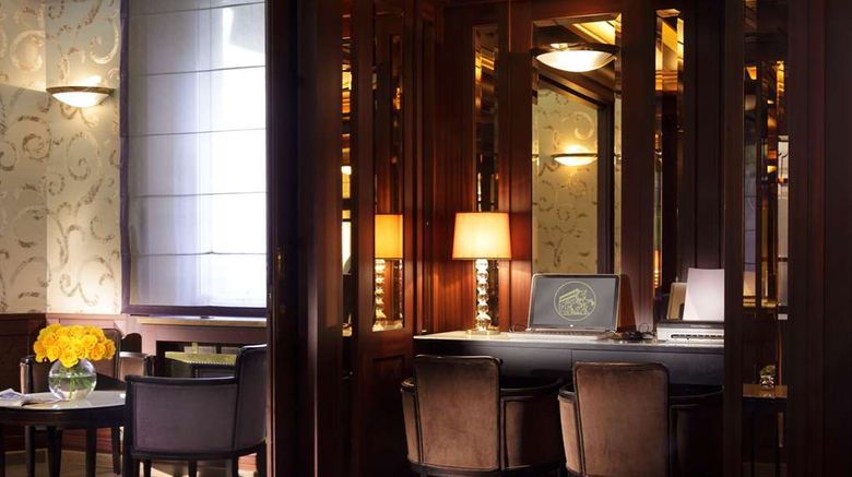 <b>Hotel Splendid Etoile Restaurant</b>. Images powered by <a href="https://iceportal.shijigroup.com/" title="IcePortal" target="_blank">IcePortal</a>.