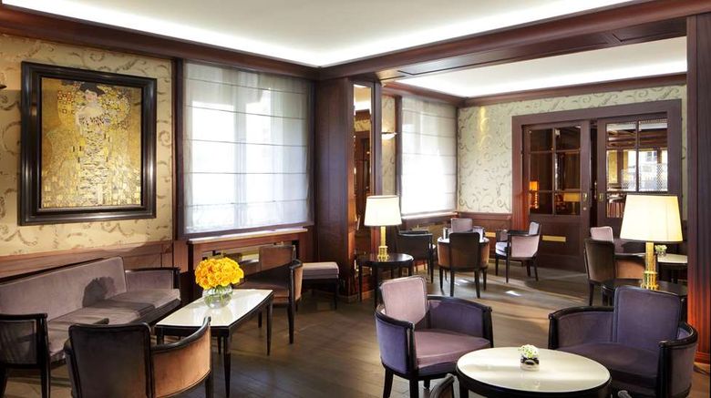 <b>Hotel Splendid Etoile Lobby</b>. Images powered by <a href="https://iceportal.shijigroup.com/" title="IcePortal" target="_blank">IcePortal</a>.