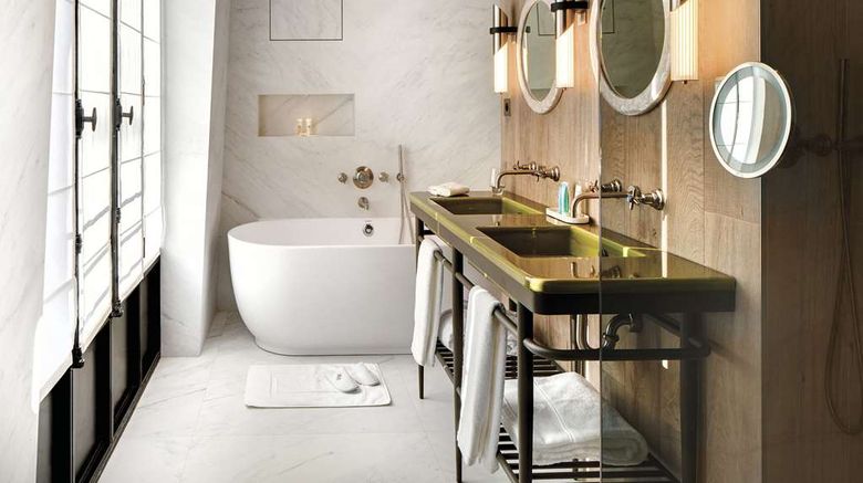 <b>La Demeure Montaigne Suite</b>. Images powered by <a href="https://iceportal.shijigroup.com/" title="IcePortal" target="_blank">IcePortal</a>.