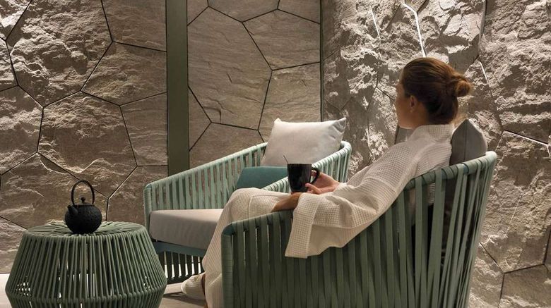 <b>La Demeure Montaigne Spa</b>. Images powered by <a href="https://iceportal.shijigroup.com/" title="IcePortal" target="_blank">IcePortal</a>.