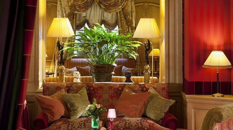 <b>Hotel Chambiges Elysees Room</b>. Images powered by <a href="https://iceportal.shijigroup.com/" title="IcePortal" target="_blank">IcePortal</a>.
