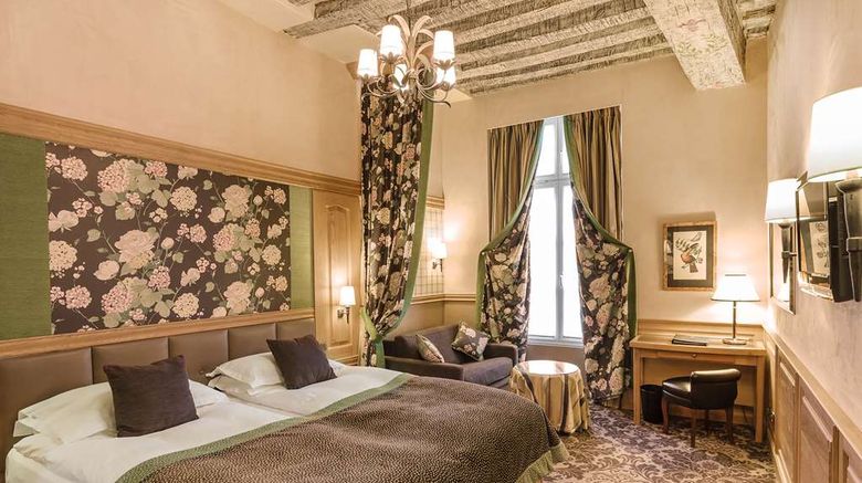 <b>Hotel La Perle Room</b>. Images powered by <a href="https://iceportal.shijigroup.com/" title="IcePortal" target="_blank">IcePortal</a>.