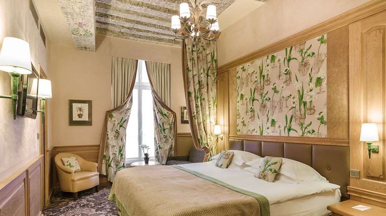 <b>Hotel La Perle Room</b>. Images powered by <a href="https://iceportal.shijigroup.com/" title="IcePortal" target="_blank">IcePortal</a>.