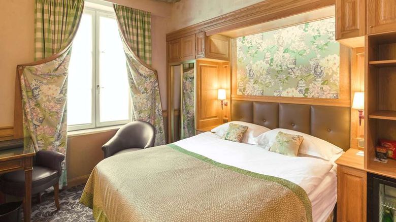<b>Hotel La Perle Room</b>. Images powered by <a href="https://iceportal.shijigroup.com/" title="IcePortal" target="_blank">IcePortal</a>.