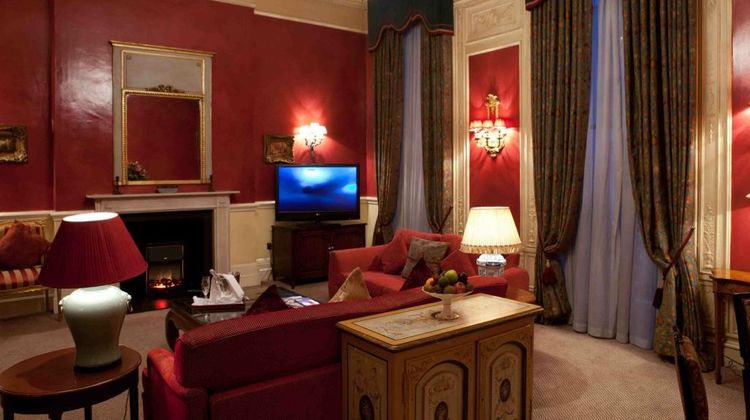The Leonard Hotel & Residence Suite