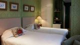 <b>The Leonard Hotel & Residence Room</b>. Images powered by <a href="https://iceportal.shijigroup.com/" title="IcePortal" target="_blank">IcePortal</a>.