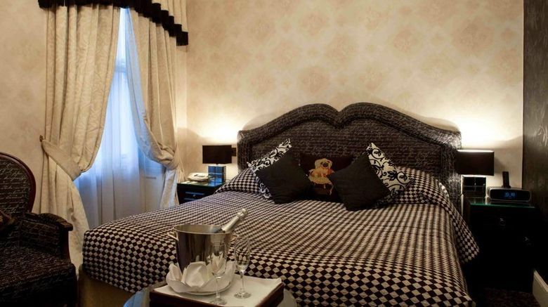 <b>The Leonard Hotel & Residence Room</b>. Images powered by <a href="https://iceportal.shijigroup.com/" title="IcePortal" target="_blank">IcePortal</a>.