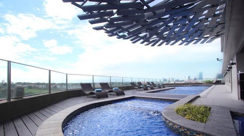 <b>Acacia Hotel Manila Pool</b>. Images powered by <a href="https://iceportal.shijigroup.com/" title="IcePortal" target="_blank">IcePortal</a>.