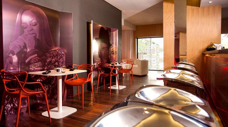 <b>Hennessy Park Hotel Restaurant</b>. Images powered by <a href="https://iceportal.shijigroup.com/" title="IcePortal" target="_blank">IcePortal</a>.