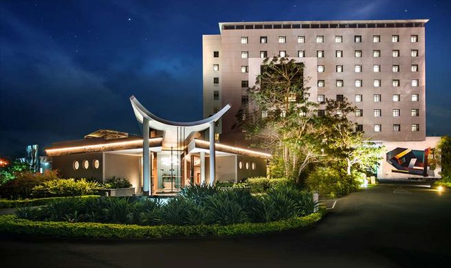 Hennessy Park Hotel Exterior